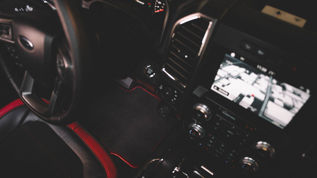 Black with Red Edging Carpet Car Mats Q150